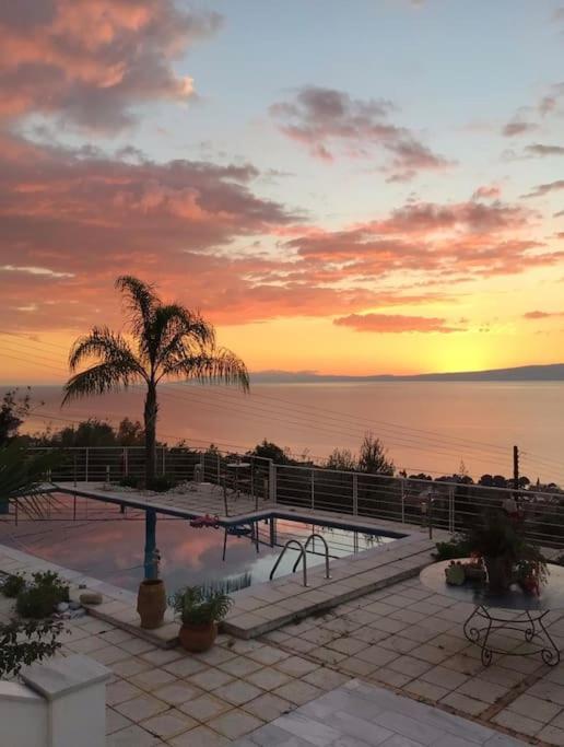 Marine'S Lux Villa:Golden Sunset Kalamata Exterior photo