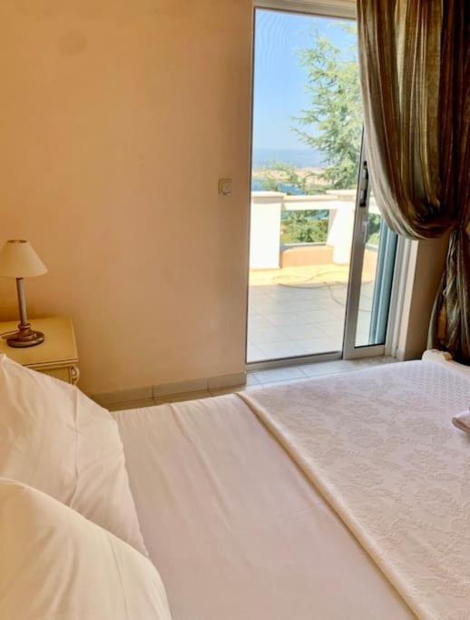 Marine'S Lux Villa:Golden Sunset Kalamata Exterior photo