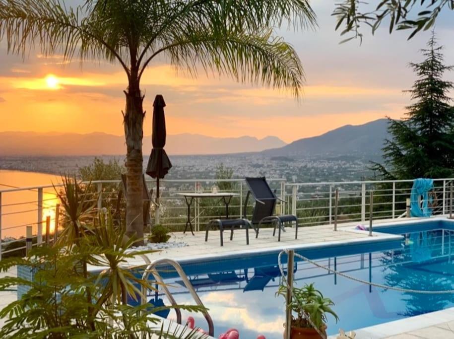 Marine'S Lux Villa:Golden Sunset Kalamata Exterior photo