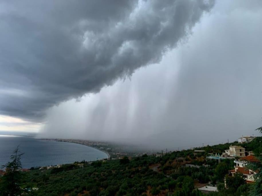 Marine'S Lux Villa:Golden Sunset Kalamata Exterior photo