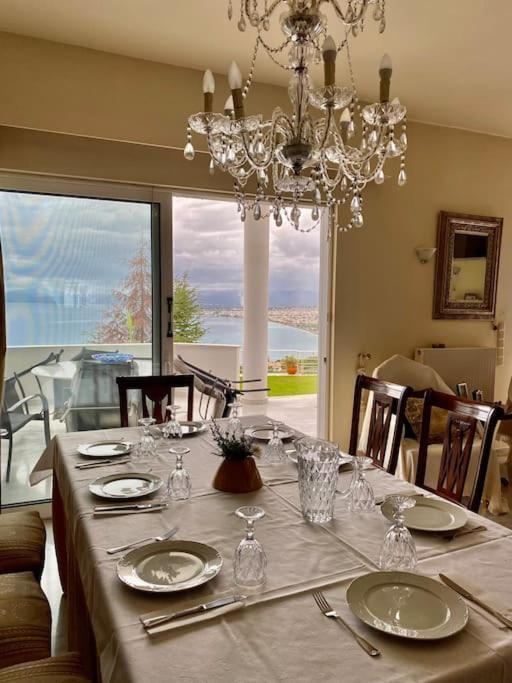 Marine'S Lux Villa:Golden Sunset Kalamata Exterior photo