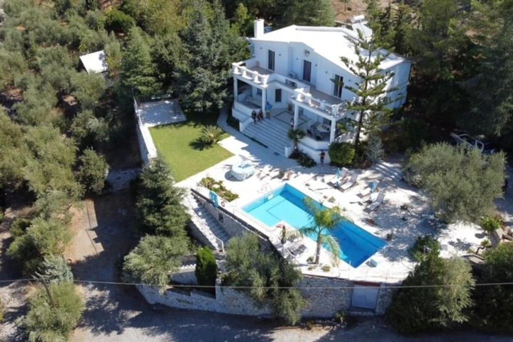 Marine'S Lux Villa:Golden Sunset Kalamata Exterior photo