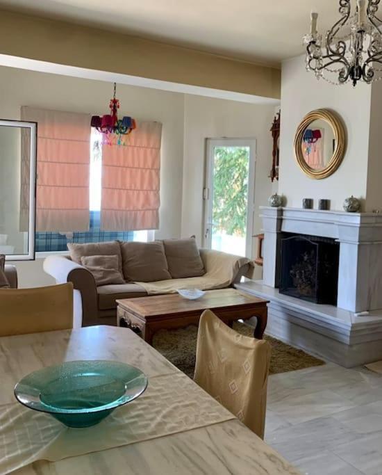 Marine'S Lux Villa:Golden Sunset Kalamata Exterior photo